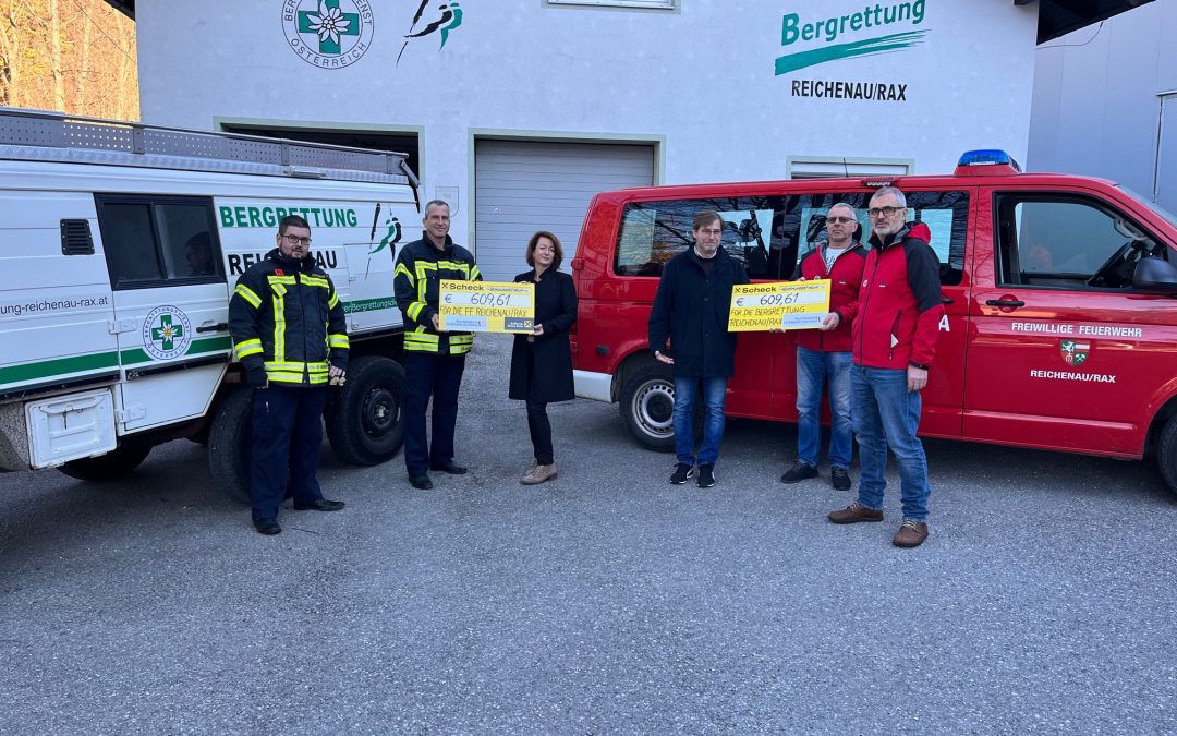 Waldbrand: Großzügige Spende der Theatergruppe Payerbach an  Reichenauer Einsatzkräfte